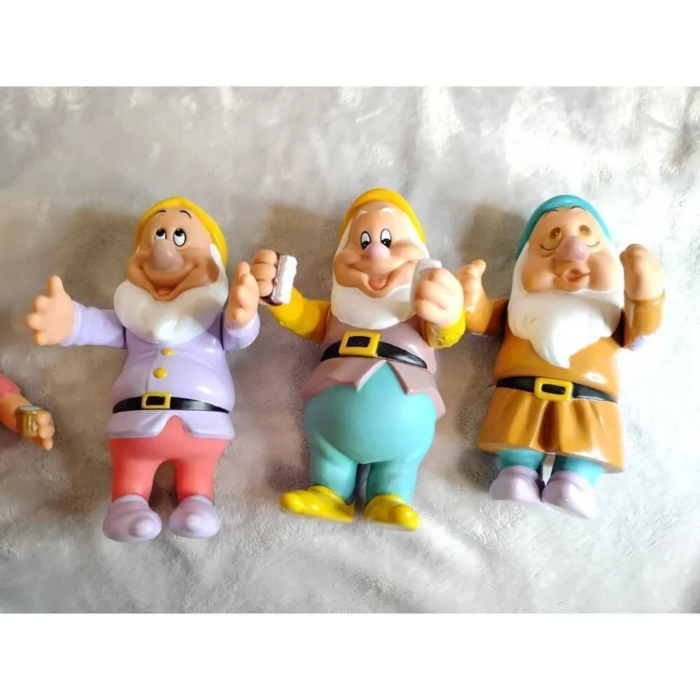 1981 Effanbee Snow White Doll with Disney 7 Dwarves